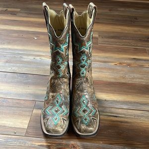 Corral boots. Size 8.5. Great condition.